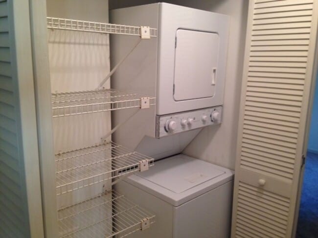Building Photo - Beautiful 2 Bedroom Condo in Hampton Club ...