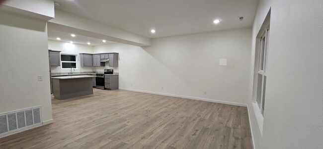 Building Photo - 1301 E 475th Rd