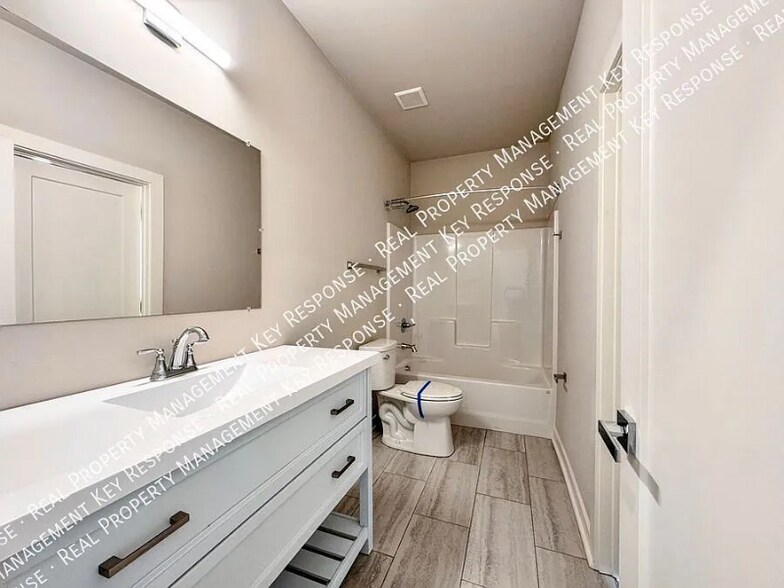 Building Photo - 3619 Hydes Ferry Rd