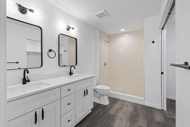 Building Photo - 2007 W 9th Ave