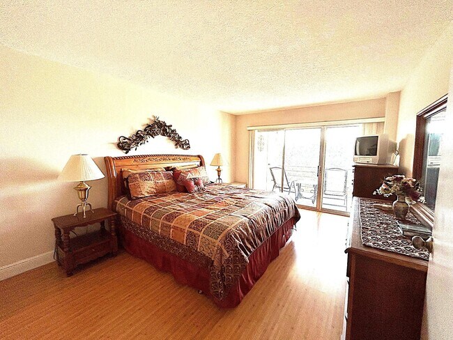 Building Photo - 3951 Via Poinciana