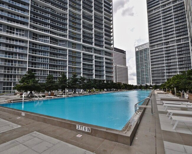 Building Photo - 485 Brickell Ave