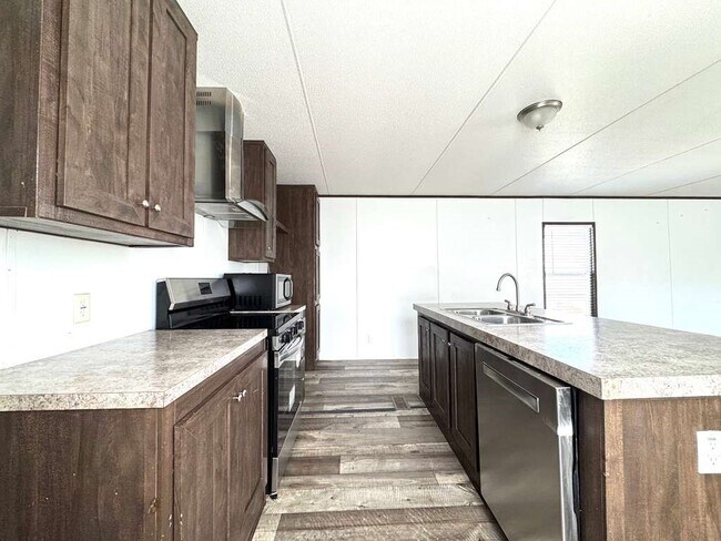 Building Photo - 16206 Wood Dr