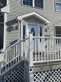 Building Photo - 102 E Allen St