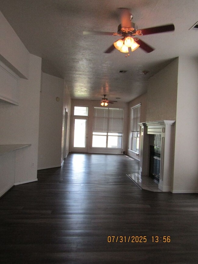 Building Photo - 503 NW Fairway Villa Dr