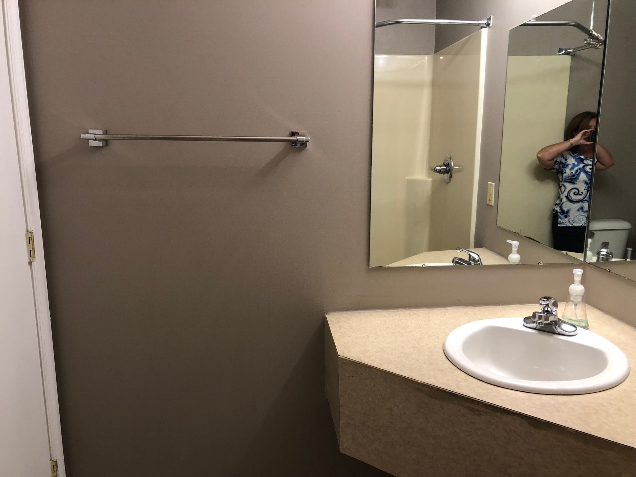 Bathroom 2 - 1366 Hunters Rd