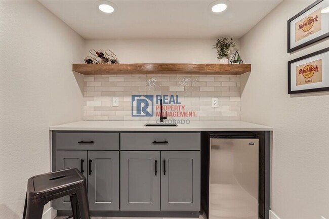 Building Photo - 8375 Holman St