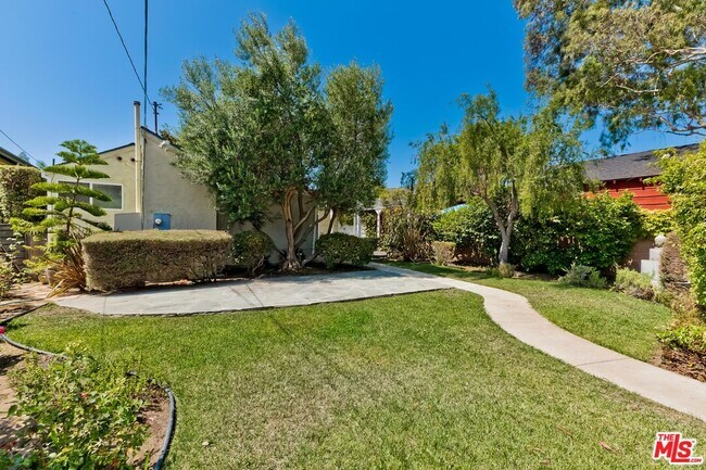 Building Photo - 921 24th St