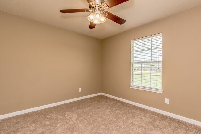 Building Photo - 119 Baywood Way