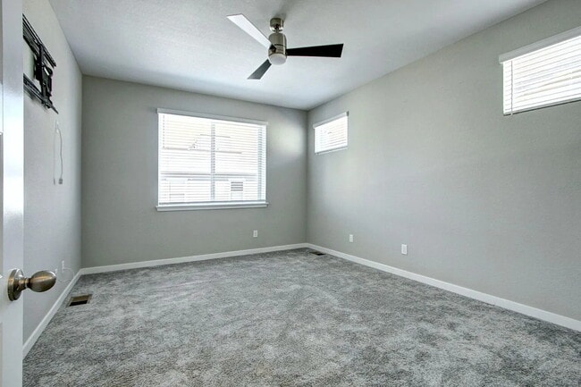 Building Photo - "Charming 2-Bedroom Retreat with 2 Full Baths and Spacious 1793 sq ft Layout in Castle Rock!"