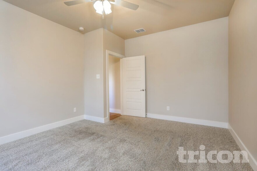 Building Photo - 10305 Ft Teran Trl