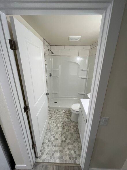 Building Photo - 6118 Strathmore Ln