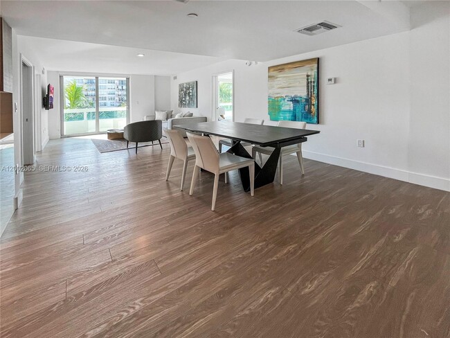 Building Photo - 1025 92nd St