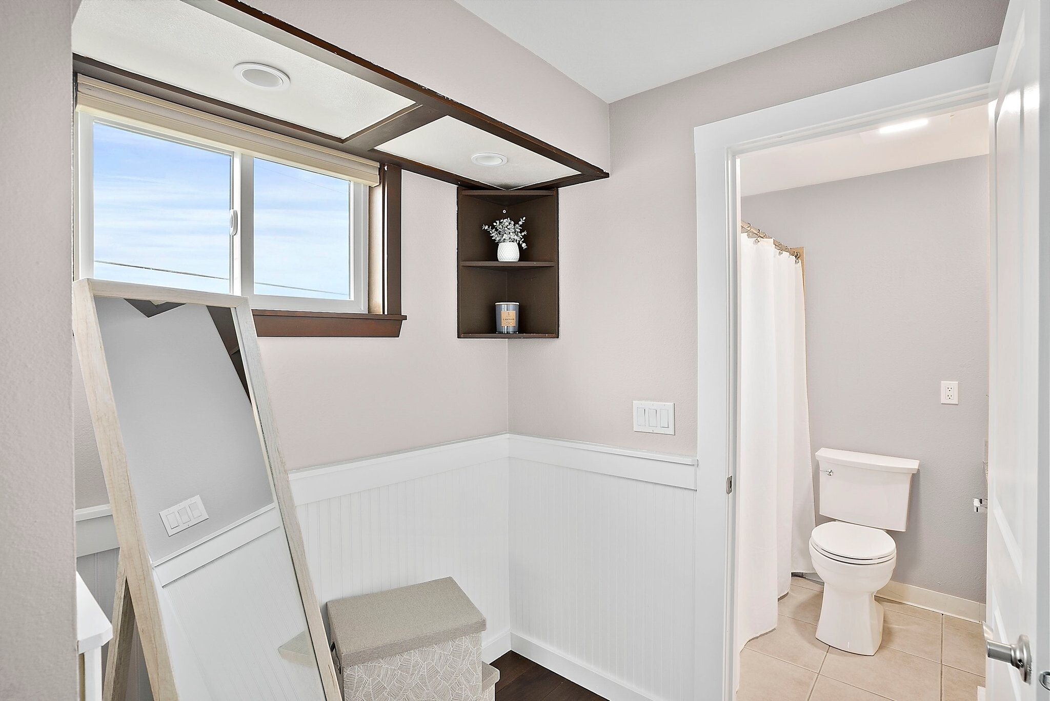 Building Photo - 1016 9th St SE