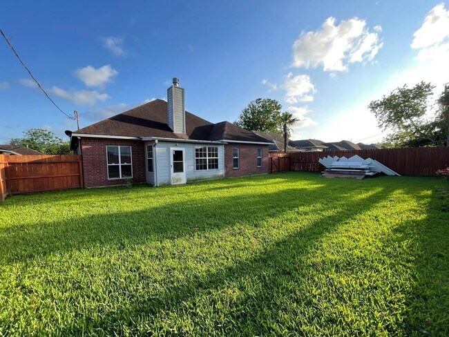 Building Photo - 1225 Sagebrush St