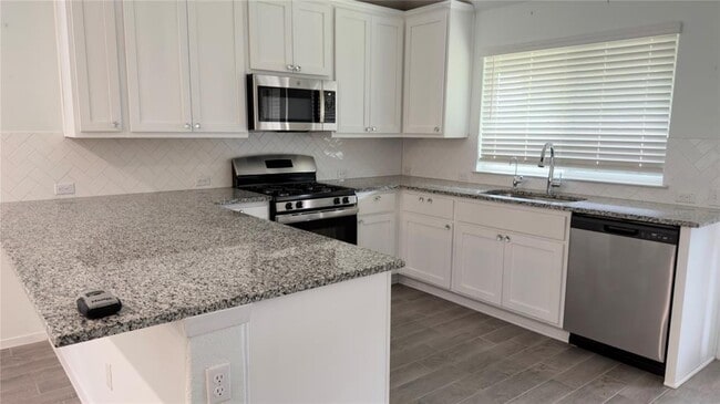 Building Photo - 128 Riverhill Dr