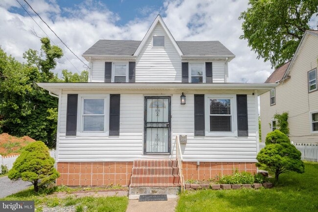 Building Photo - 204 Winters Ln