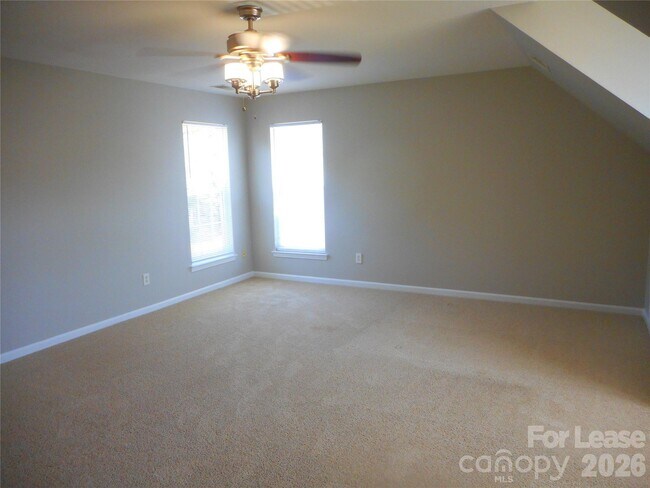 Building Photo - 1018 Fountainbrook Dr