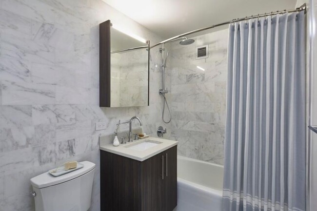 Building Photo - 3 bedroom in Long Island City NY 11109