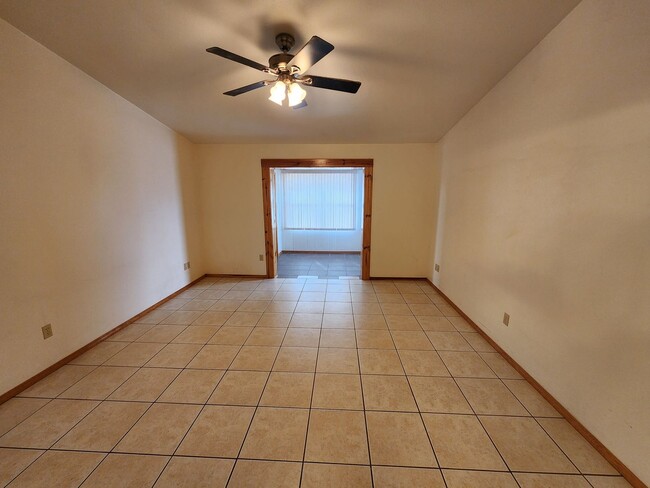 Building Photo - 2100 Hickory Dr