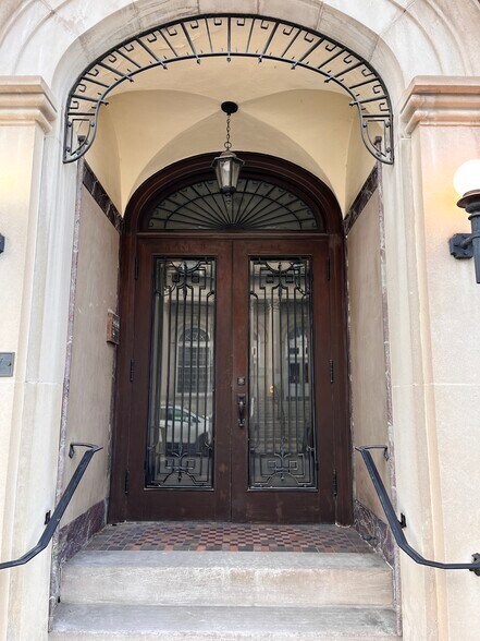 Building Photo - 30 Jay St