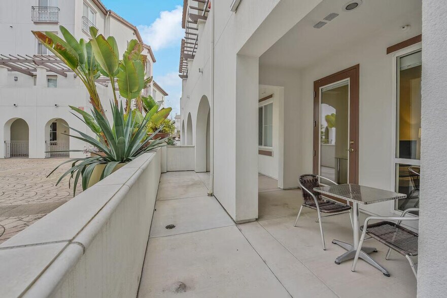 Building Photo - 10665 Calle Mar De Mariposa