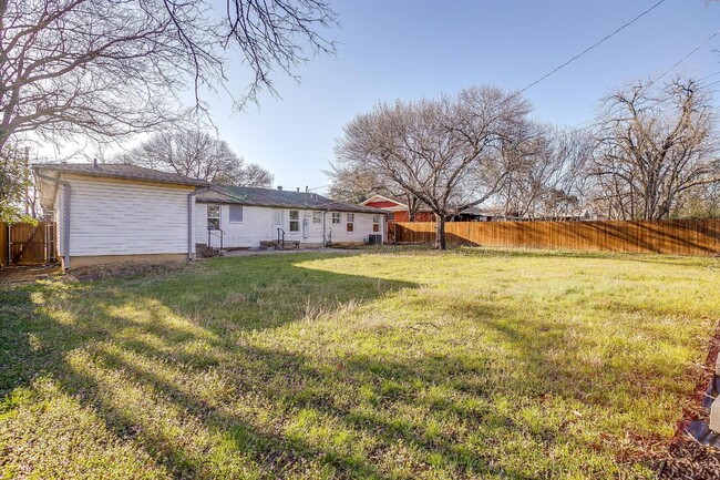 Building Photo - "Spacious 4-Bedroom Gem with Granite Touch...