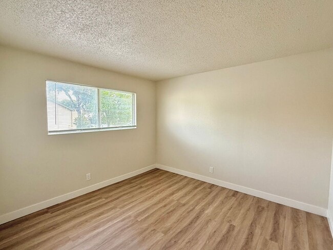Building Photo - $2,840 / 2 BR - FULLY REMODELED TOWNHOME IN HAYWARD