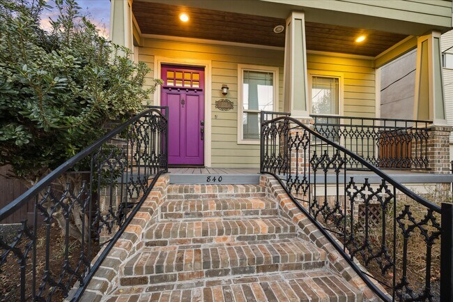 Building Photo - 840 Alexander St