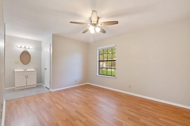 Building Photo - 10211 Missel Thrush Dr