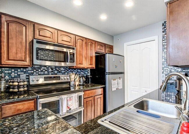 Building Photo - 6000 Shepherd Mountain Cove