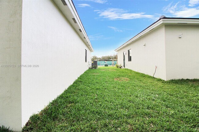 Building Photo - 20833 SW 96th Ct