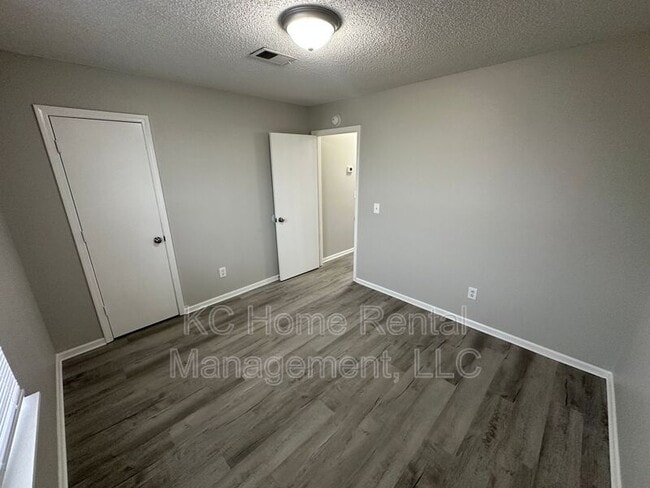 Building Photo - 812 Saddlewood St