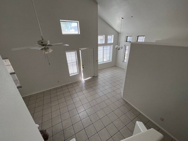 Building Photo - COMING SOON! 3 bed 3 bath Town house with ...
