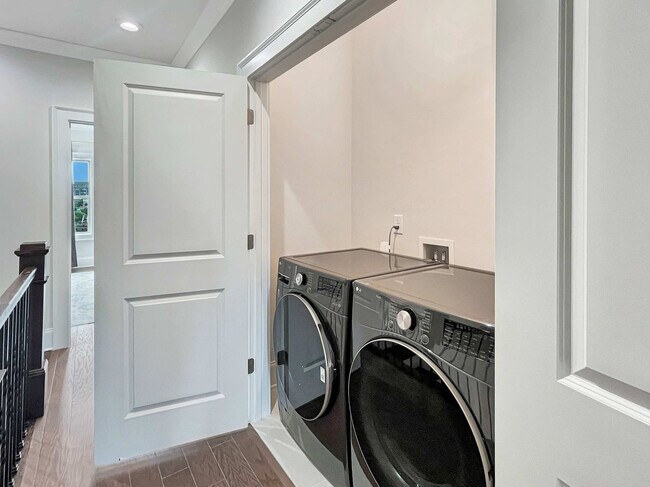 Building Photo - 401 Upper E Ave