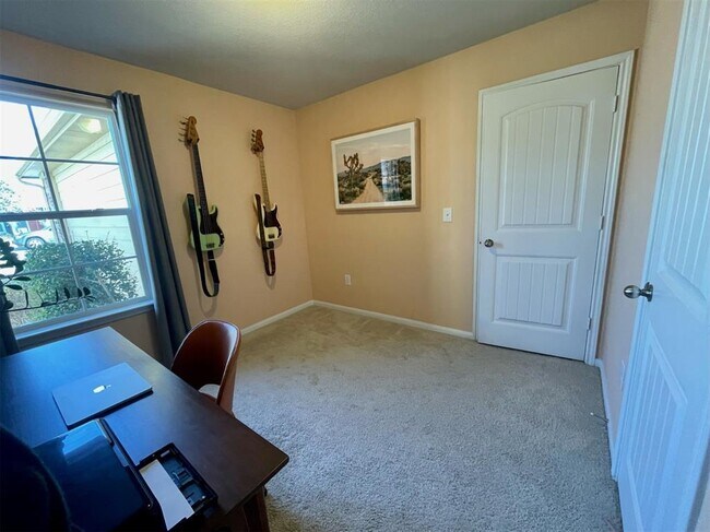 Building Photo - 2025 Langdale Ln