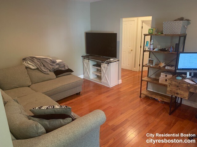 Primary Photo - 66 Queensberry St