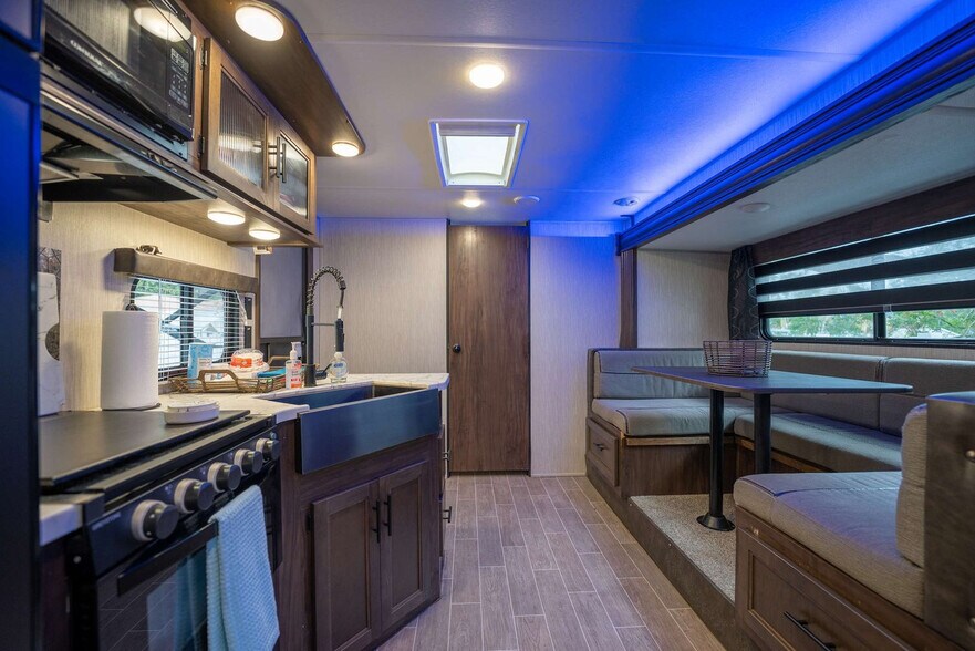 Building Photo - 1905 W St Louis St