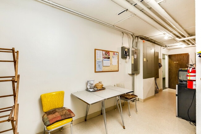 Building Photo - 925 1st Ave N