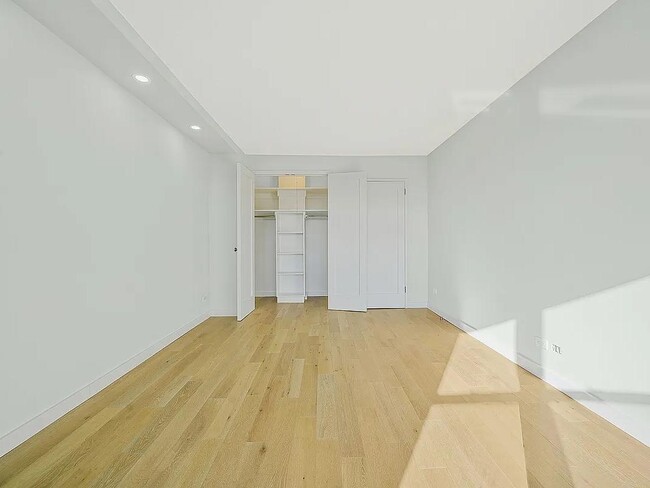 Building Photo - 460 E 79th St