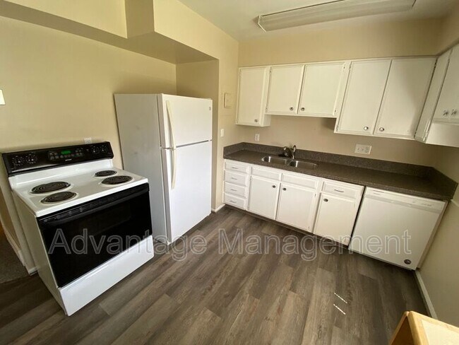 Building Photo - 122 N 1050 E