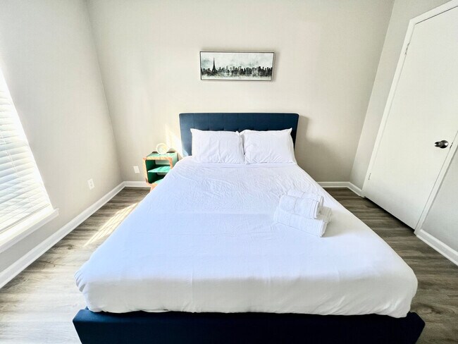 Building Photo - 1342 Country Downs Dr