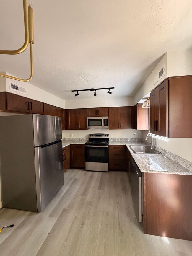 Building Photo - 1150 W 360 N