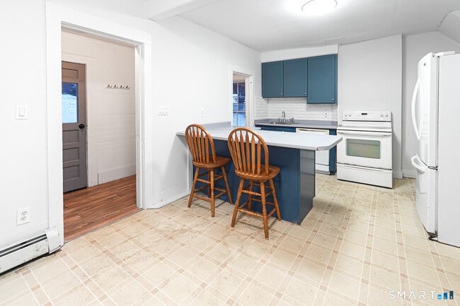 Building Photo - 30 Edgewood St