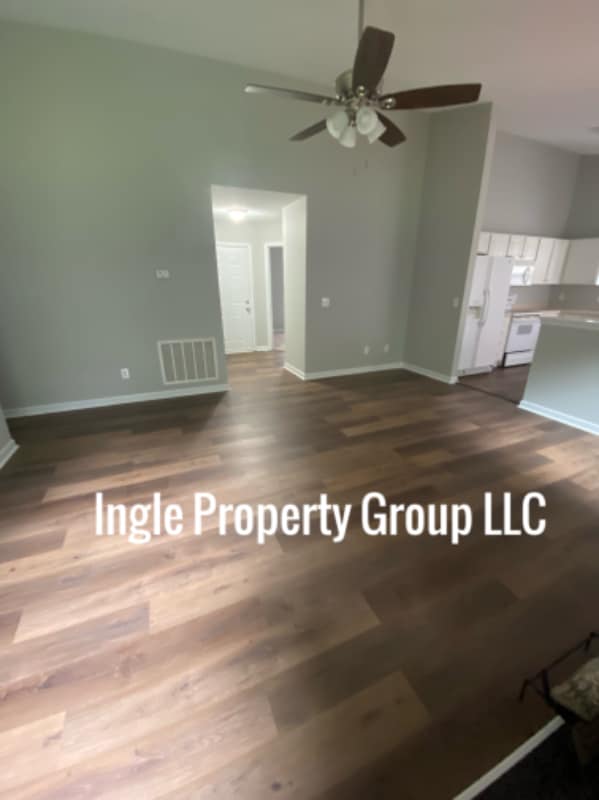 Building Photo - 375 Sommerset Dr
