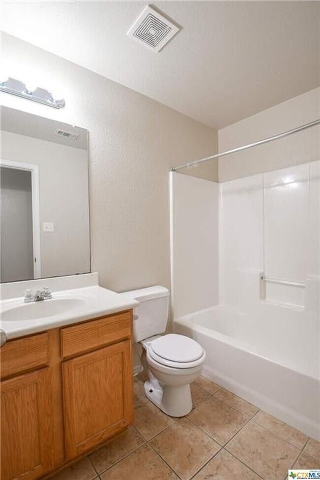 Building Photo - 1102 Leah Dr