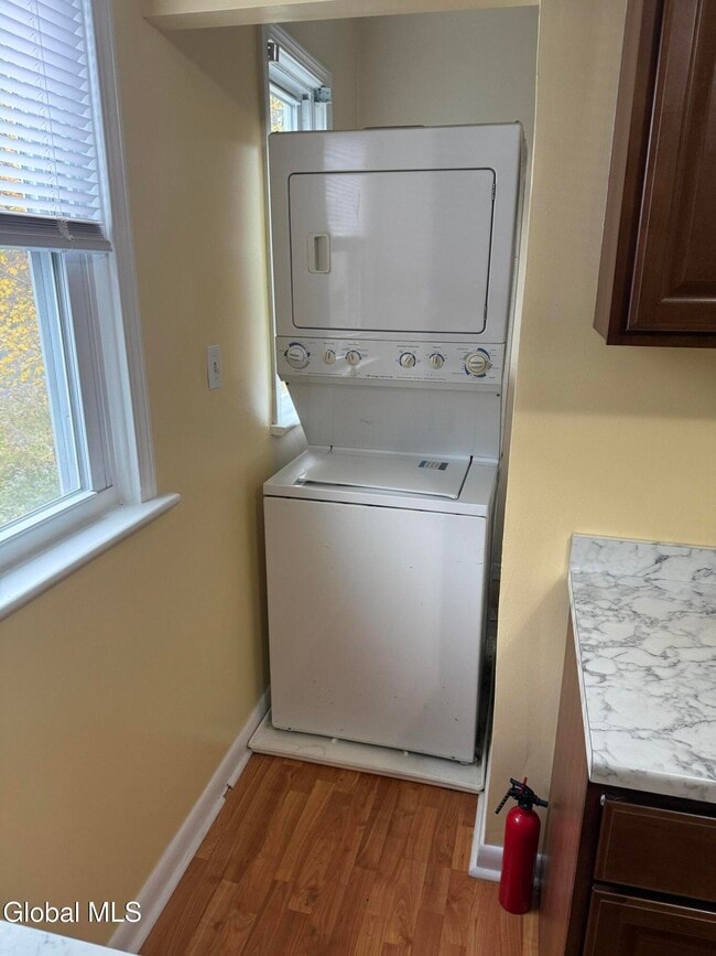 Building Photo - 822 Hampton Ave