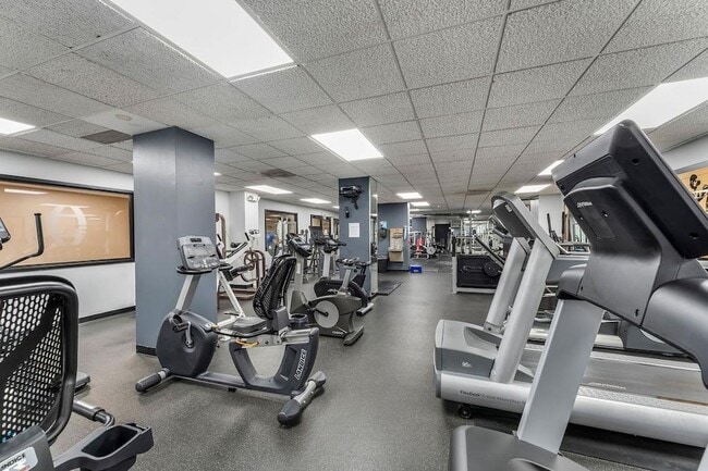 Building Photo - 2110 Harmon Cove Tower