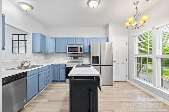 Building Photo - 8043 Bristle Toe Ln