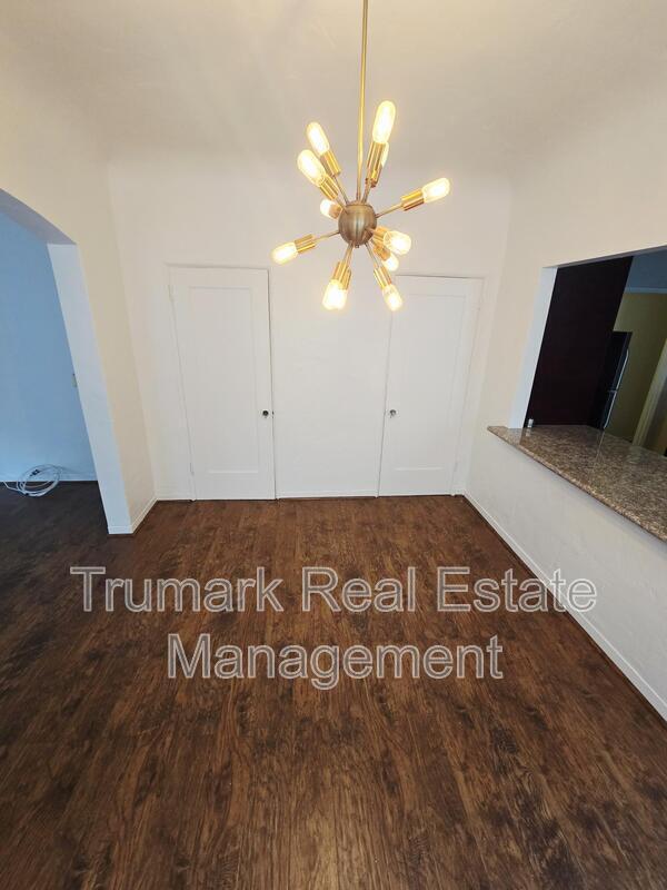 Building Photo - 4315 Avocado St